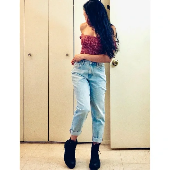 AE Strigid Mom Jean 2 Short Light Blue Breeze Wash NWT - Picture 2 of 10